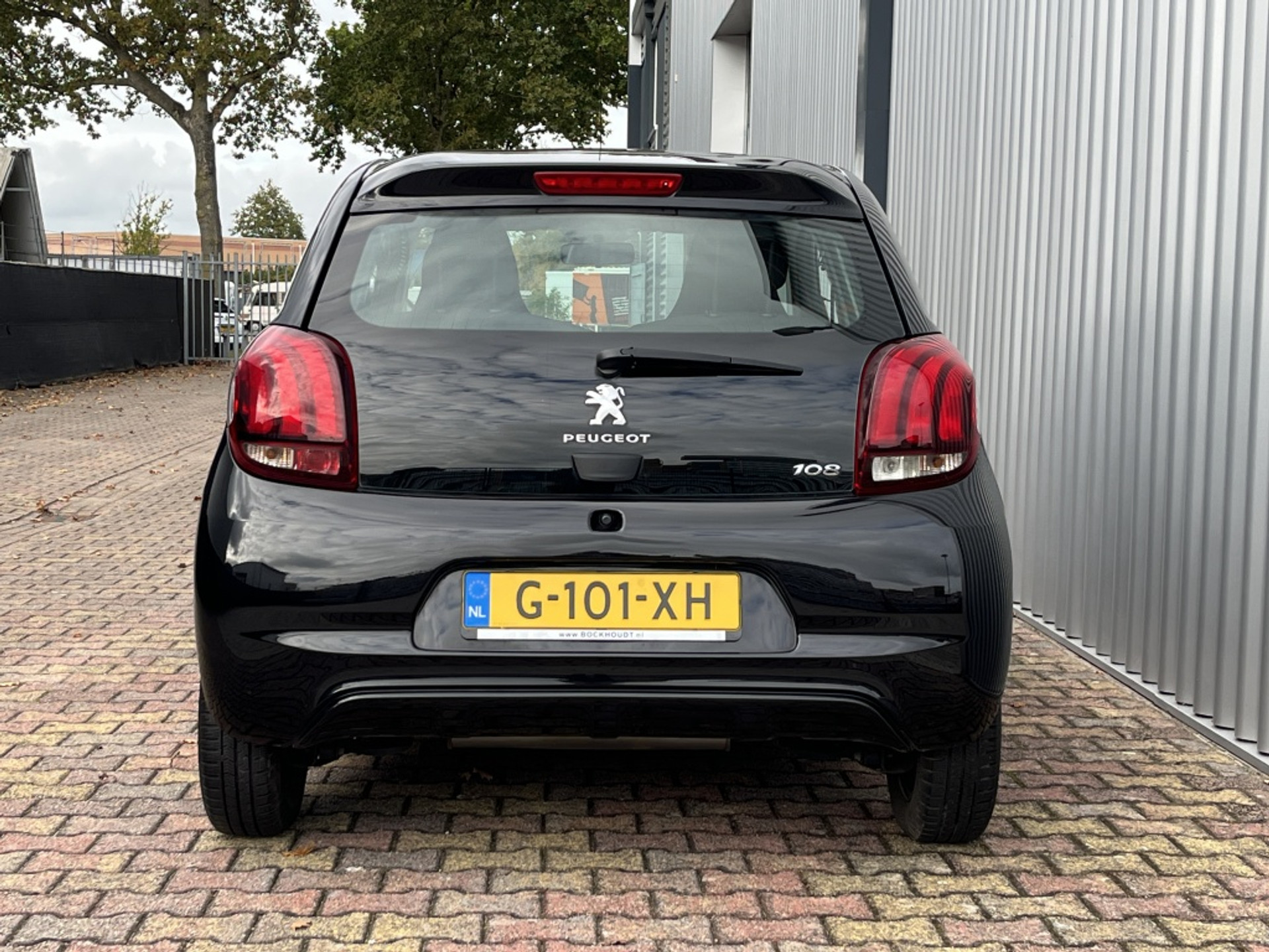 48404904-7.jpg