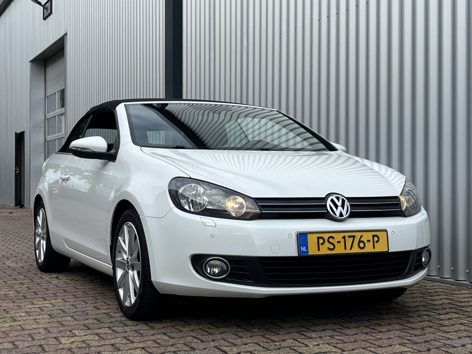 48405780-10.jpg