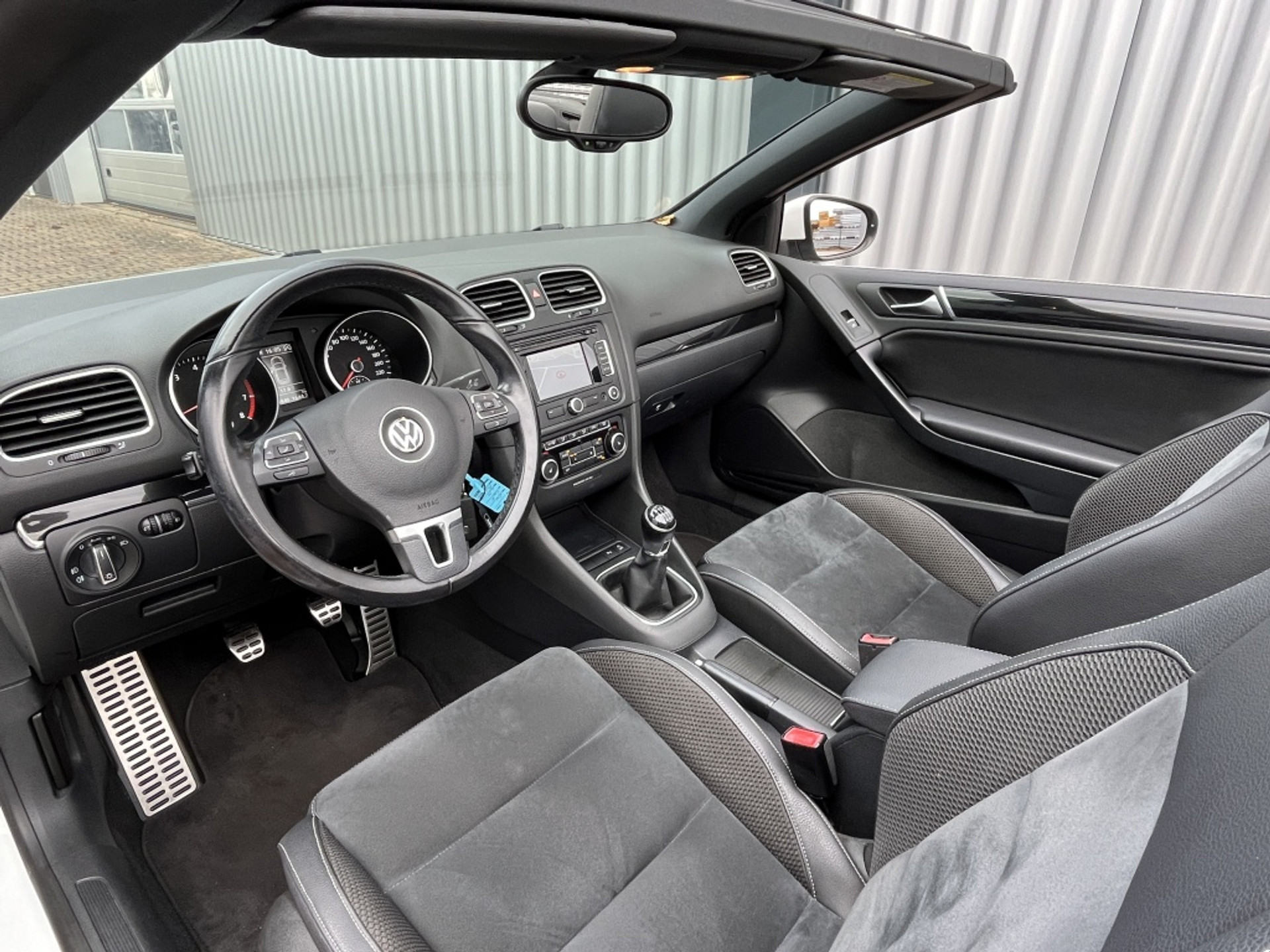 48405780-16.jpg