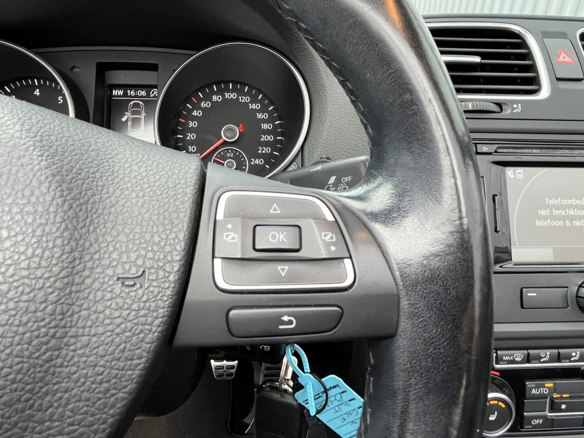 48405780-22.jpg