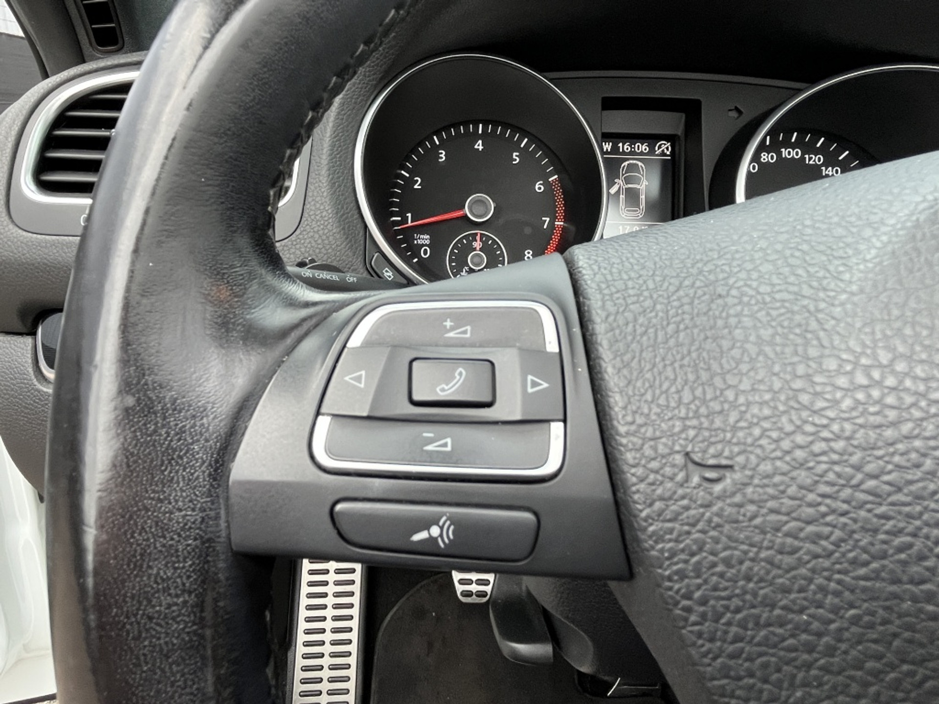 48405780-23.jpg