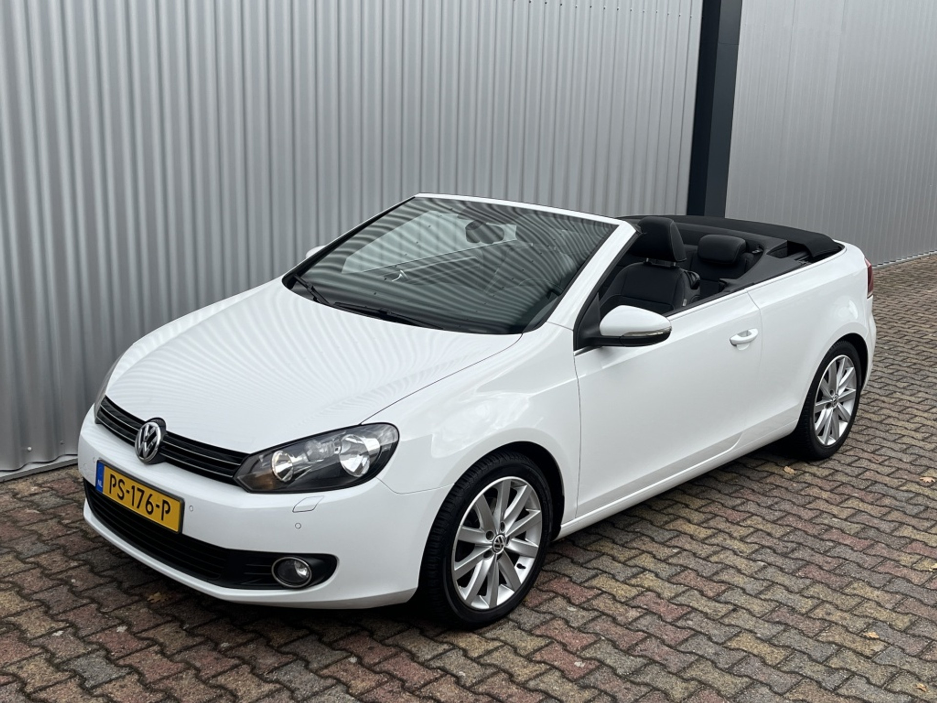 48405780-4.jpg