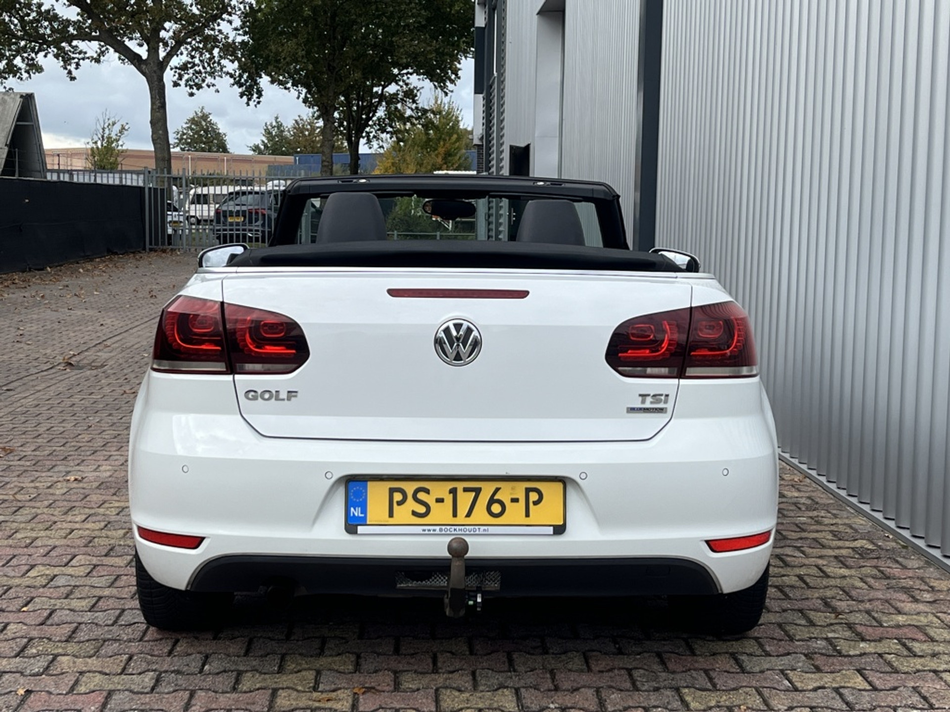 48405780-7.jpg