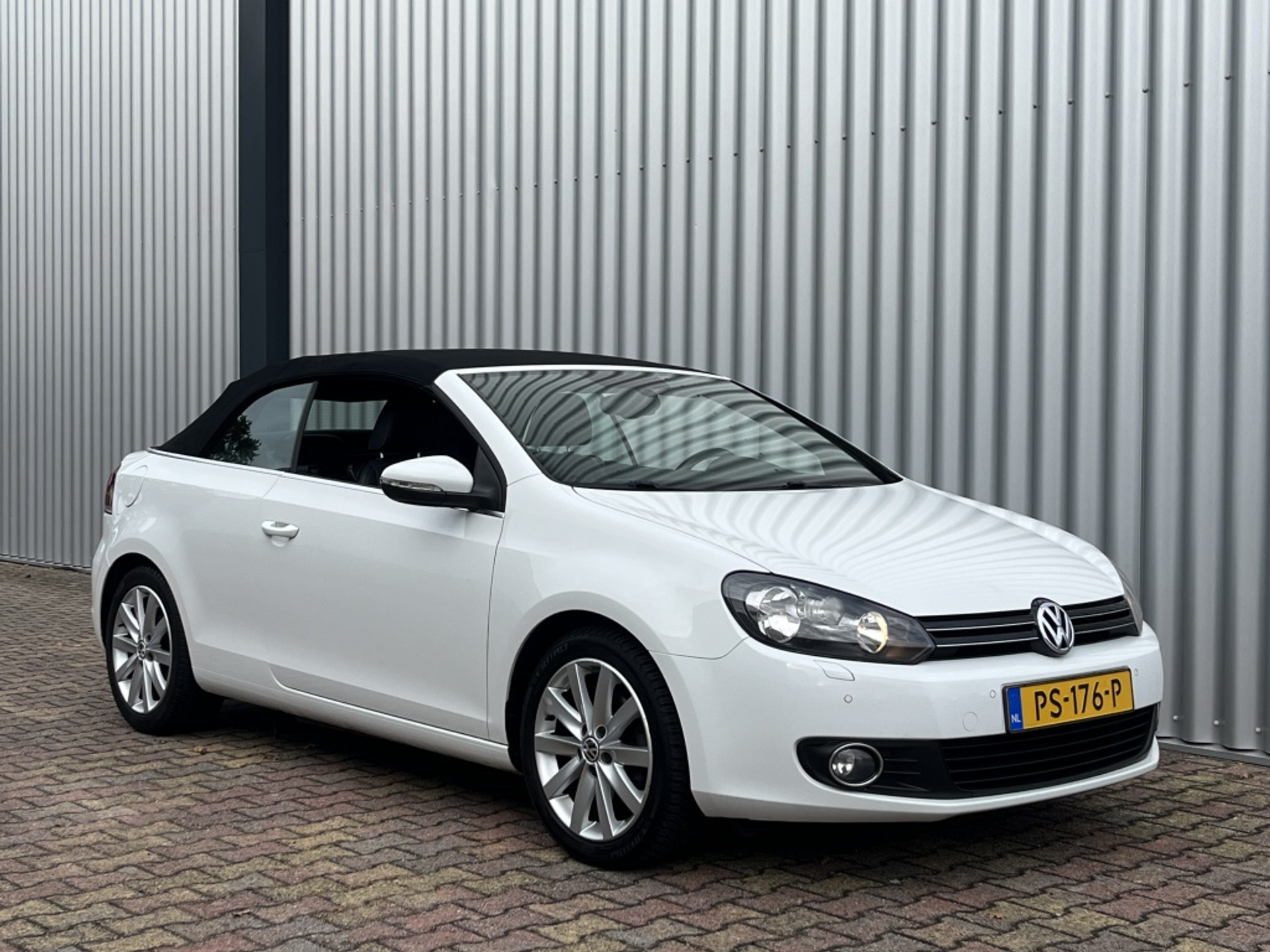 48405780-9.jpg